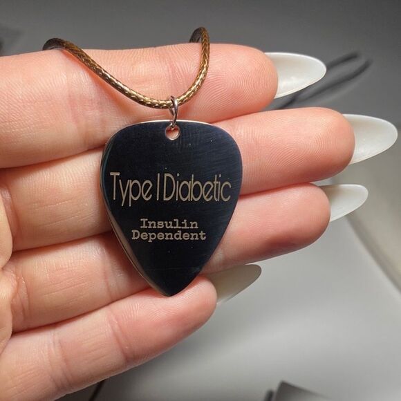 T1D Medical Alert, Guitar Pick Charm & Adjustable Rope, Unisex - Picture 6 of 11